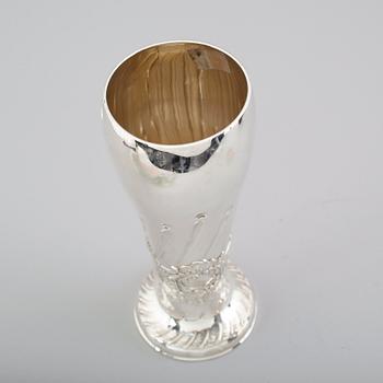 VAS, silver, C Frey & Söhne, Tyskland, 1900-talets första hälft. Vikt ca 449 gram.