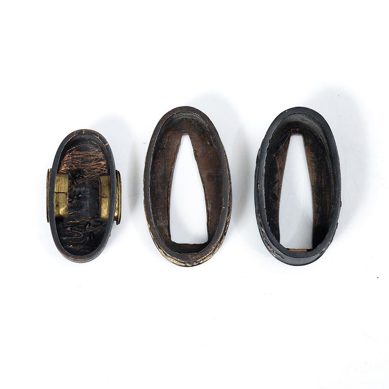 Fuchi och kashira i par, Meiji, mumei, samt en fuchi.