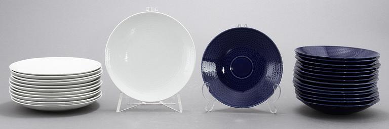 SERVISDELAR, 29 st, flintgods, "Blå eld", Hertha Bengtsson, Rörstrand.