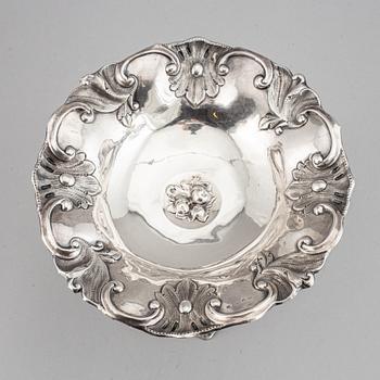 Carl Nyström, uppsatsskål, silver, Stockholm 1854-1855. Nyrokoko.
