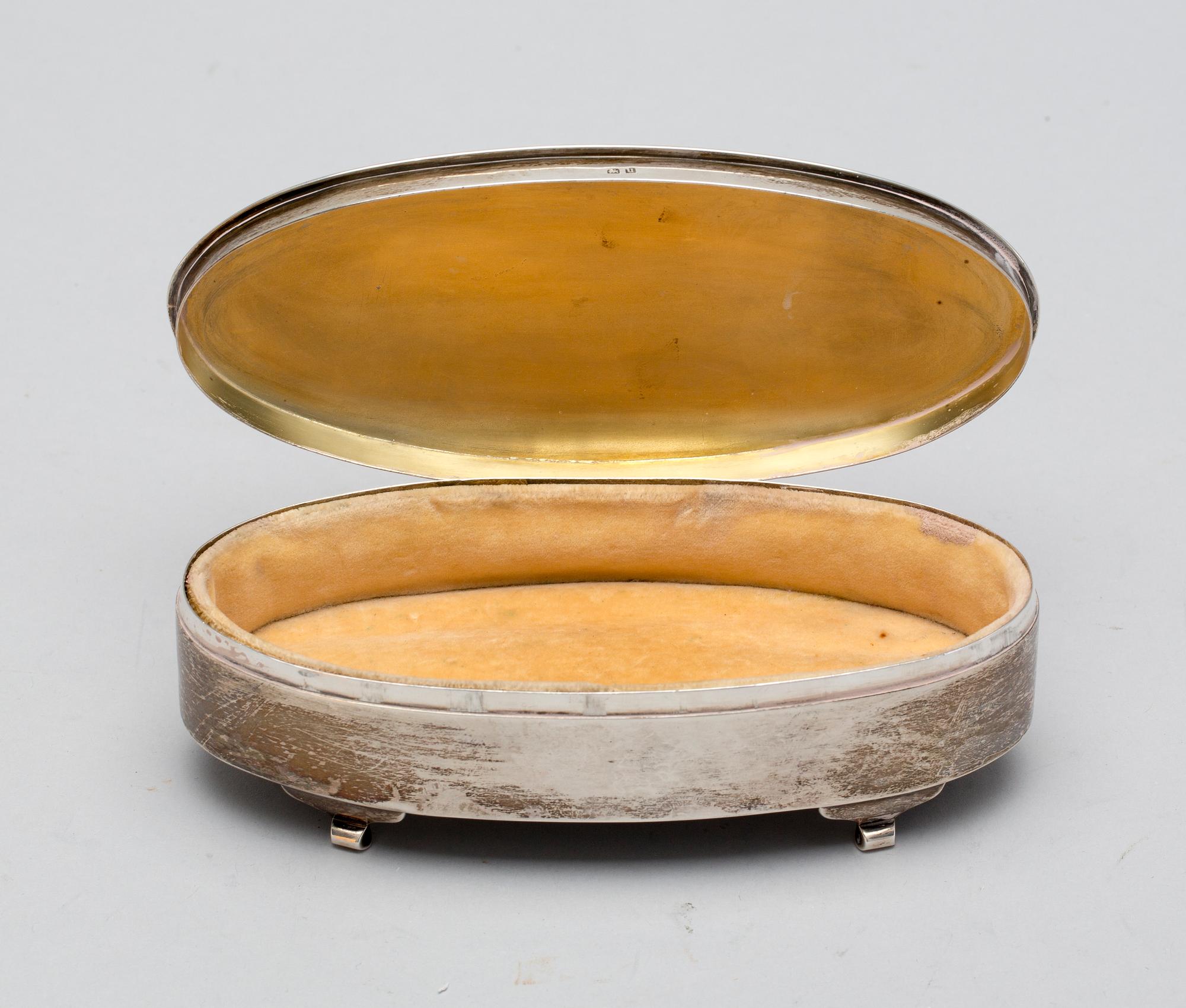 SMYCKESKRIN, silver, troligen S G Jacobs, Birmingham, England. 1919. Vikt 380 gram.