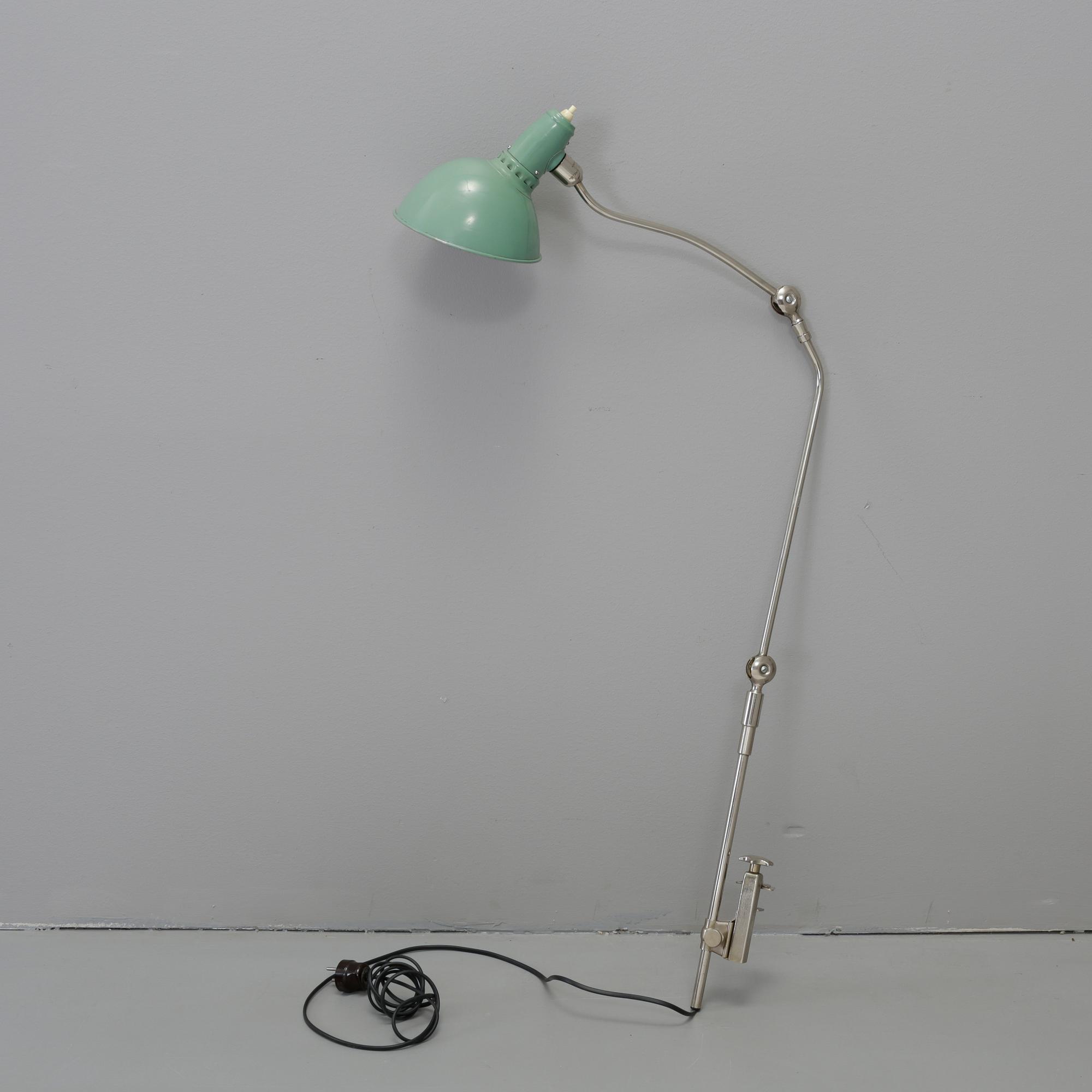 BORDSLAMPA, metall, Triplex lillpendel, Johan Petter Johansson. Sannolikt 1930-40-tal.