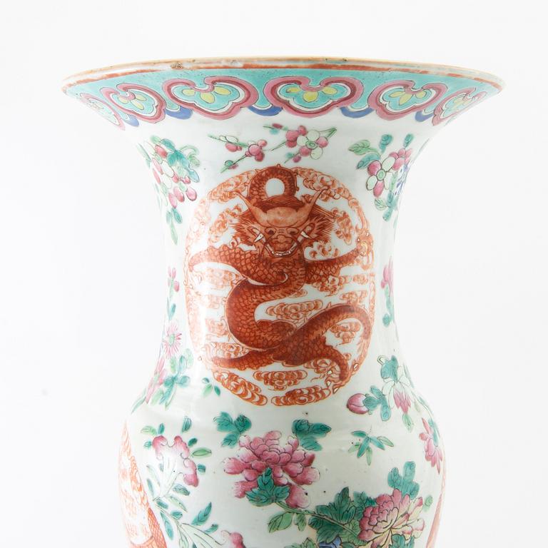 Vase China late Qing porcelain.