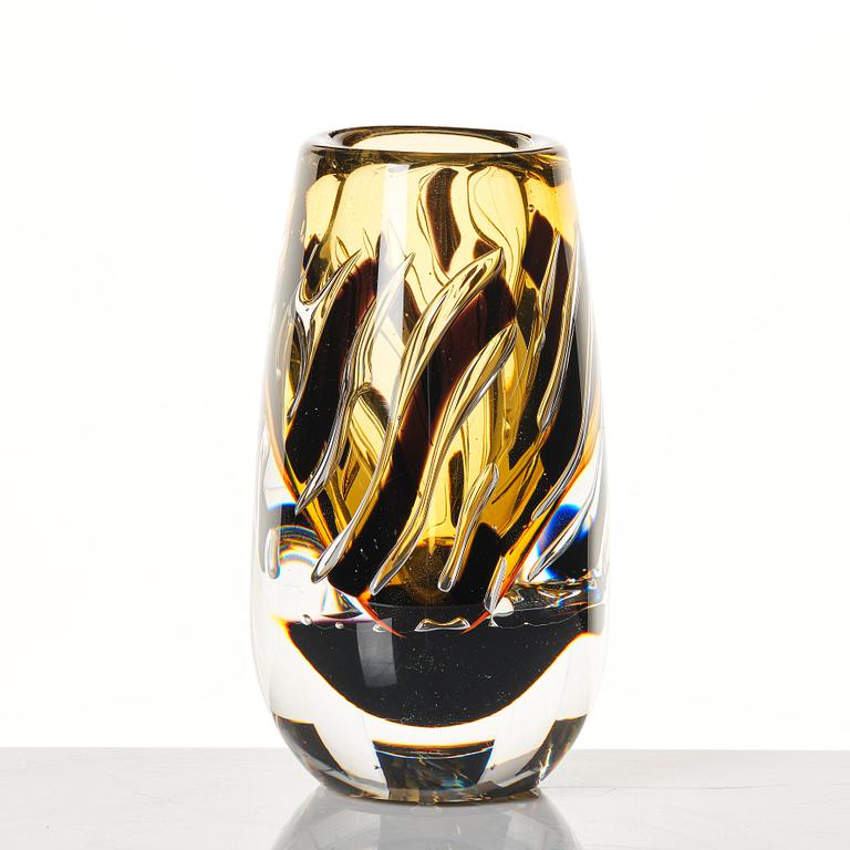 Jan Johansson, an 'ariel' glass vase, Orrefors, Sweden 1989.