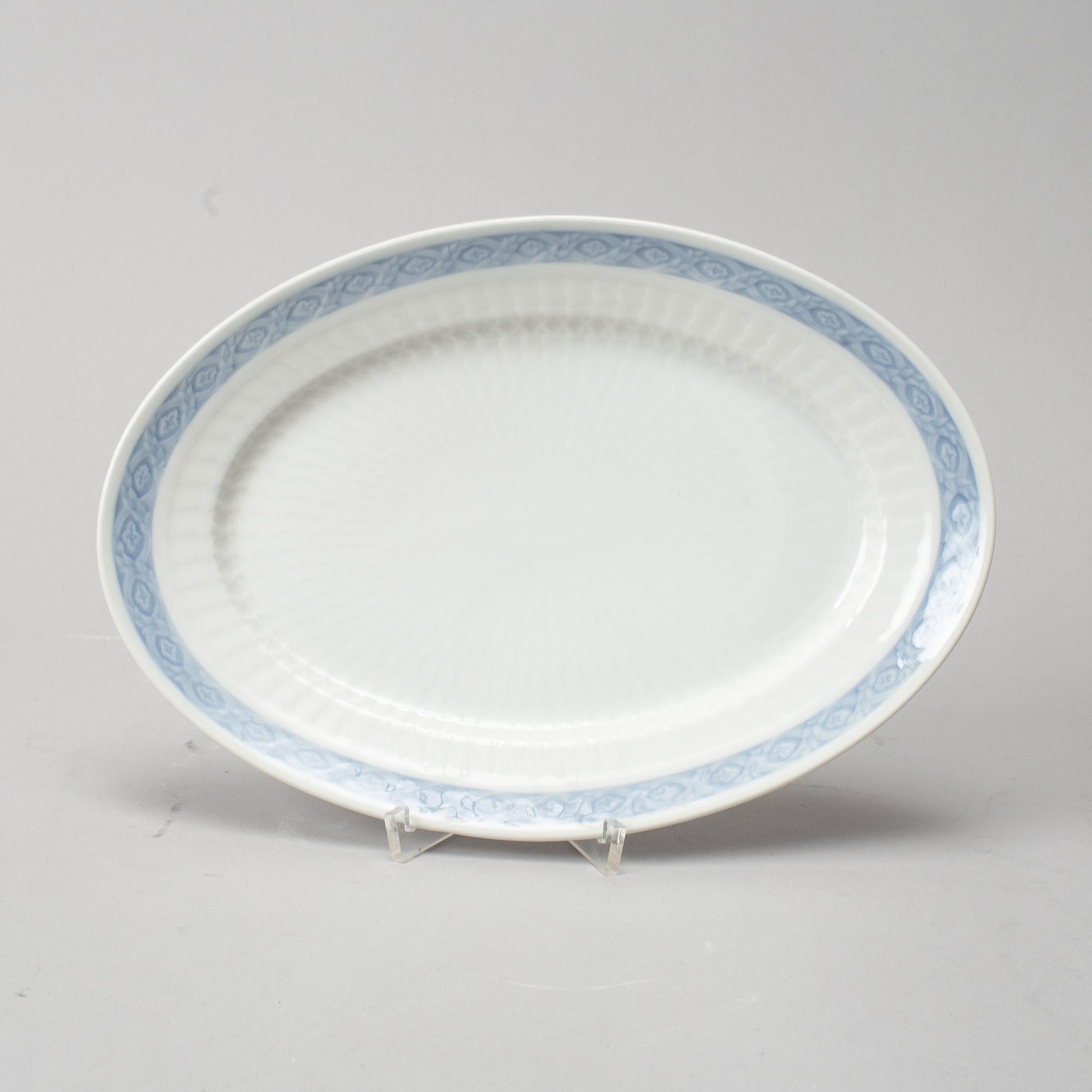 A Royal Copenhagen porcelain service "Blå vifte" by Arnold Krog, 28 pcs, Denmark.