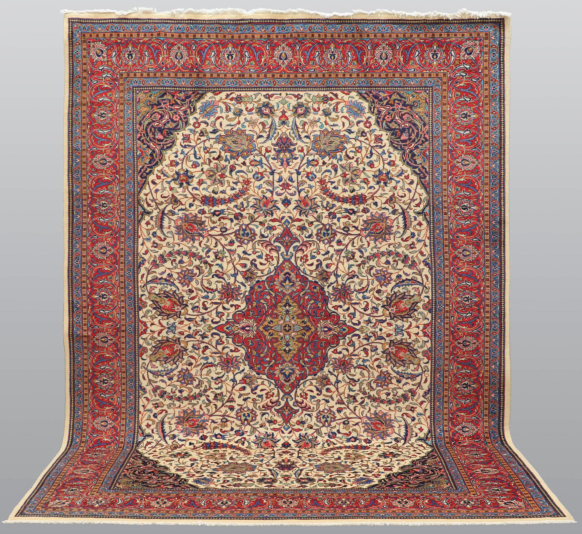A carpet, Sarouk, ca 351 x 241 cm.