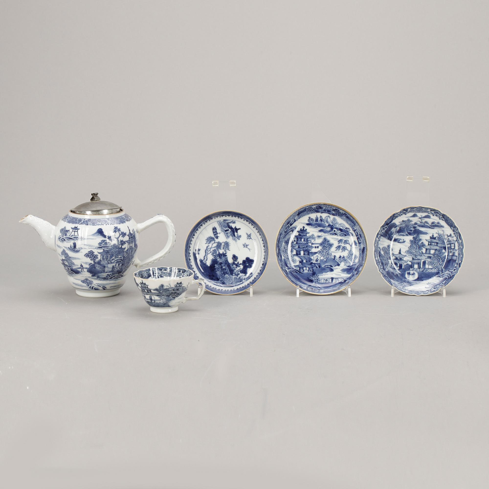 TESERVIS, 9 delar snarlika, porslin, Kina, Qianlong, (1736-1795).