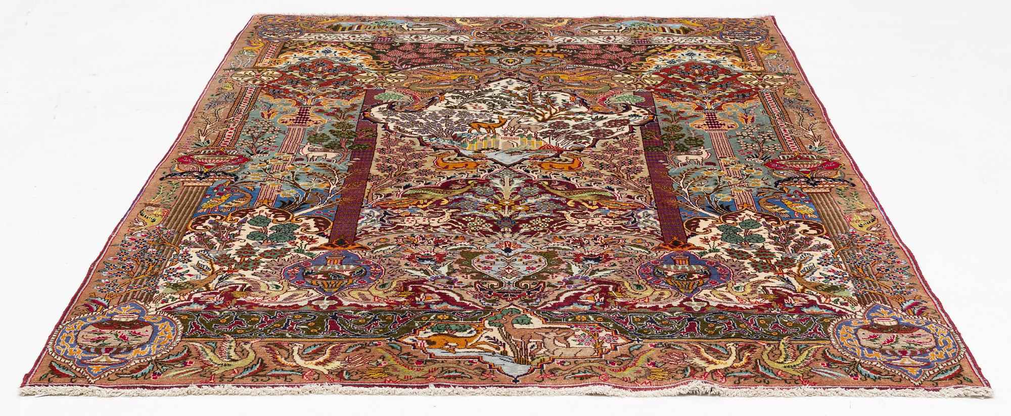 A Kashmar carpet, ca 295 x 200 cm.