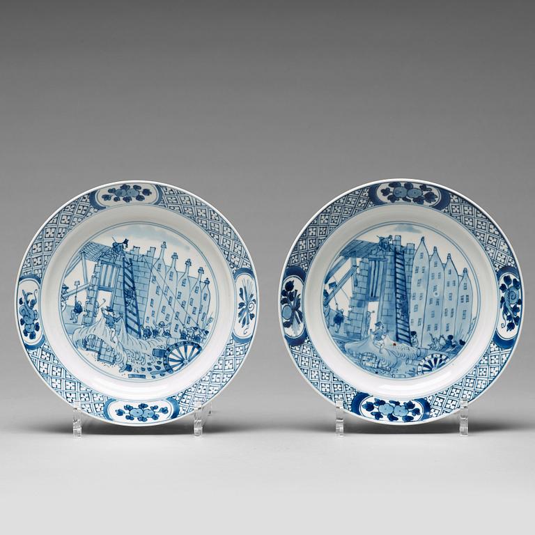 A pair of blue and white Rotterdam plates, Qing dynasty, Kangxi (1662-1722).