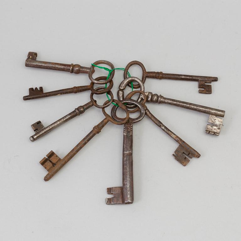 EIGHT CAST IRON KEYS, 18th/19th century.