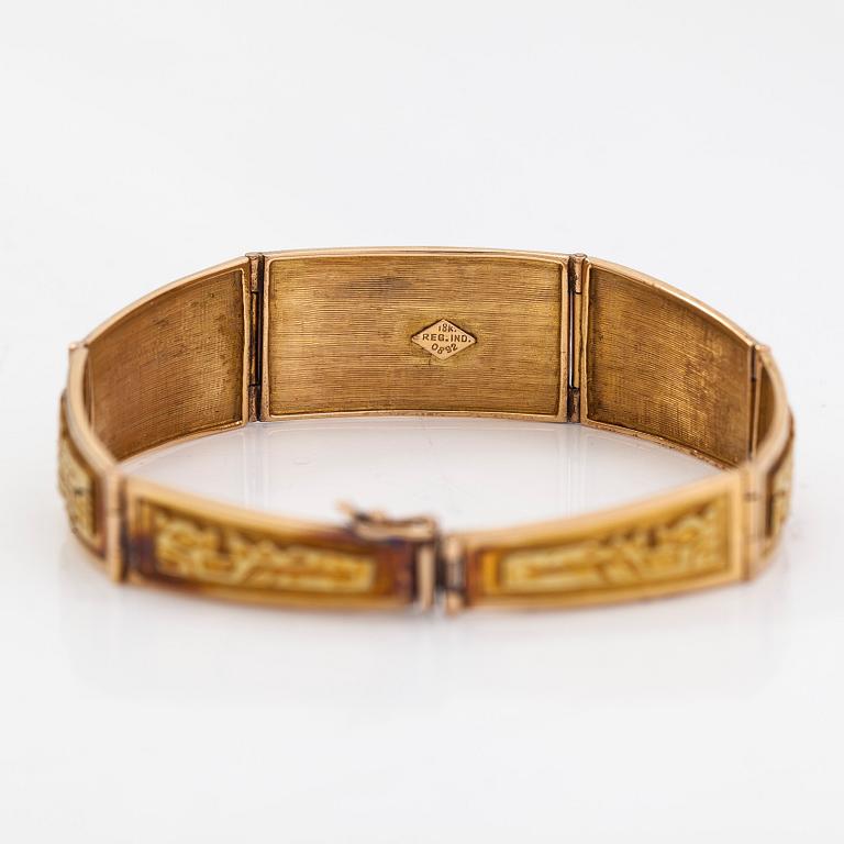 An approx. 17K gold bracelet from South America.
