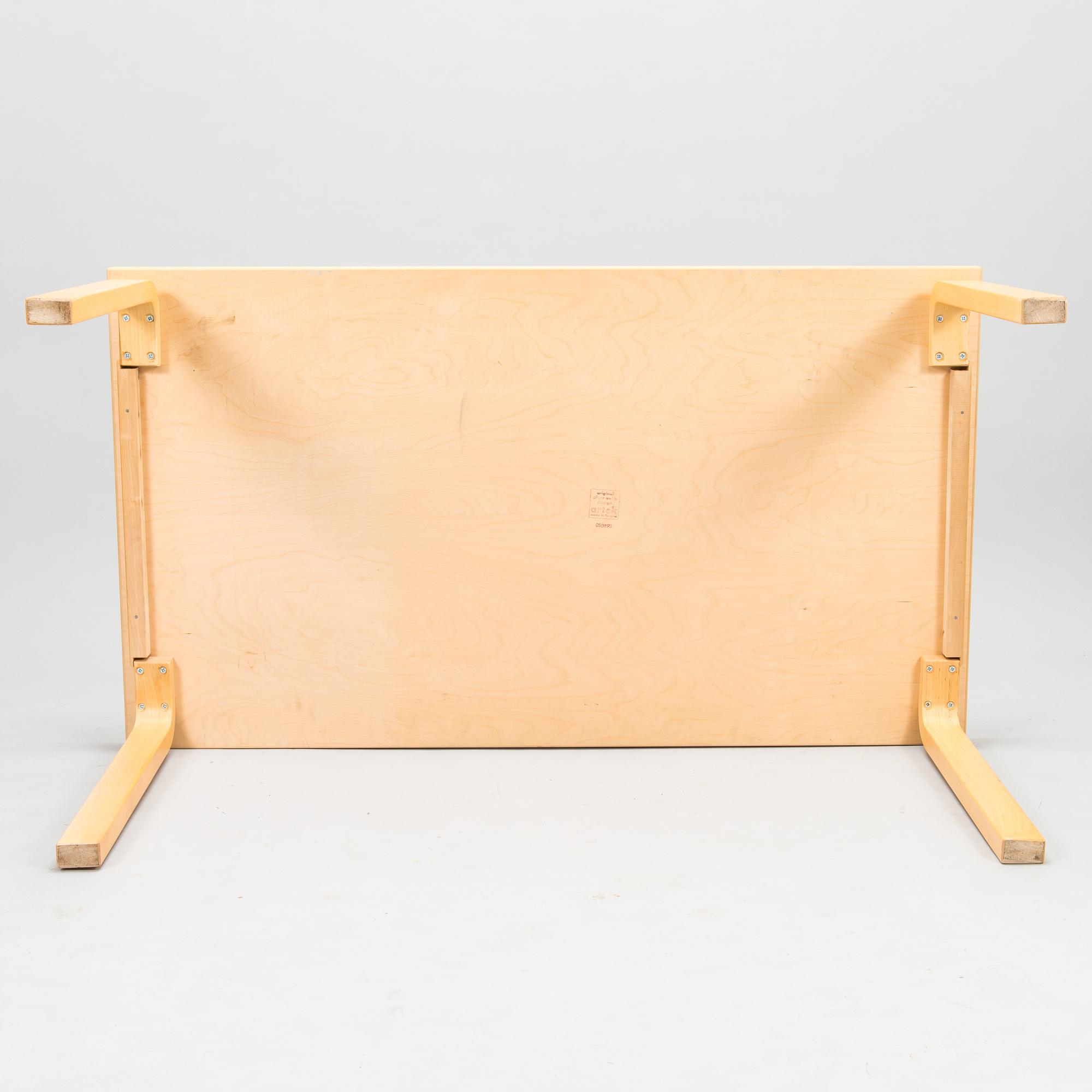 ALVAR AALTO, pöytä 82A ja 6 tuolia malli 69, Artek 1900-luvun loppupuoli.