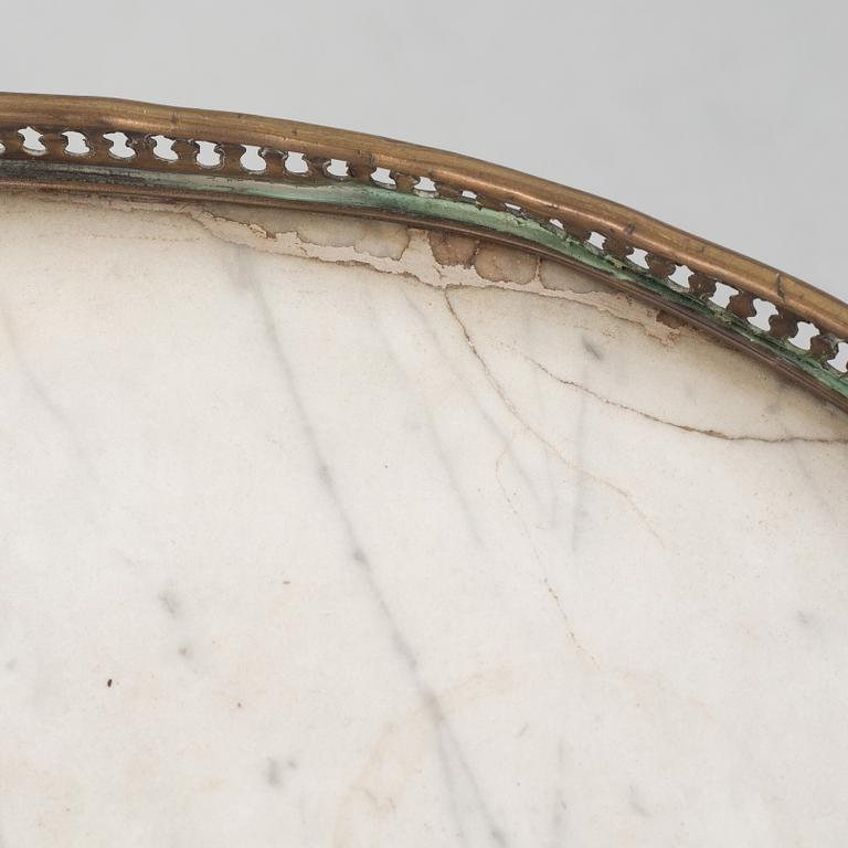 Byrå Louis XVI-stil, 1900-tal.