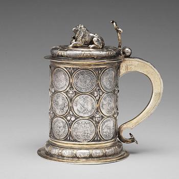 108. A Polish 17th century parcel-gilt silver coin tankard, mark of Andreas Haidt, Danzig (1689-1699).