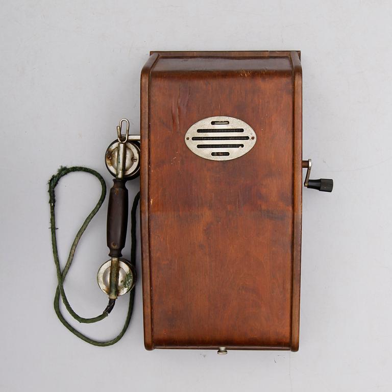 VÄGGTELEFON, 1900-talets första hälft.