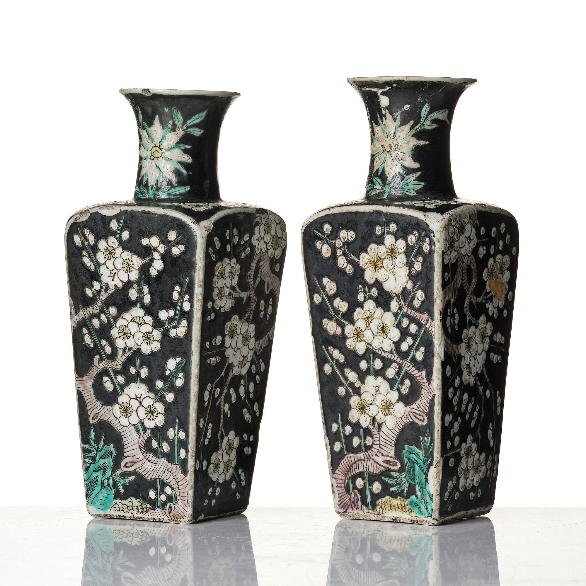 A pair of famille noire vases, late Qing, c. 1900.