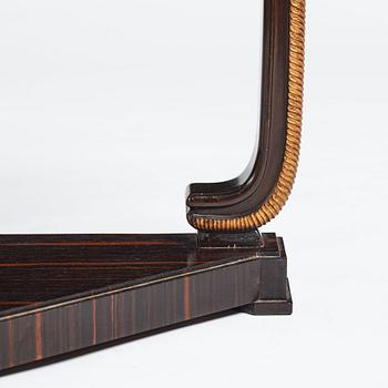 Axel Einar Hjorth, konsolbord "Louis", Nordiska Kompaniet, Stockholm 1928.