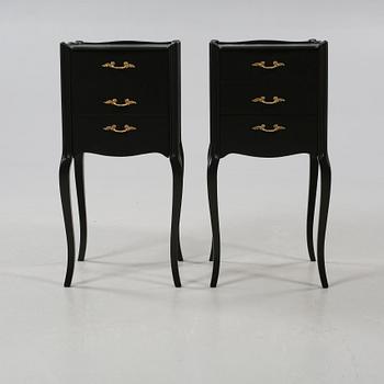 SÄNGBORD, ett par, rokokostil, 1900-talets andra hälft.