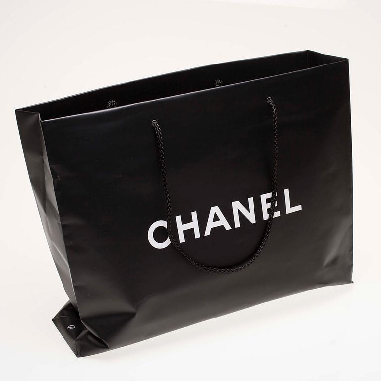 VÄSKA, "Timeless Shopping Tote", Chanel.