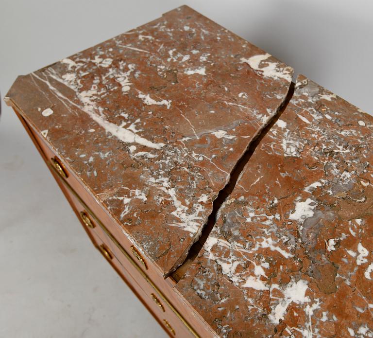 BYRÅ, gustaviansk stil, 1800-tal.