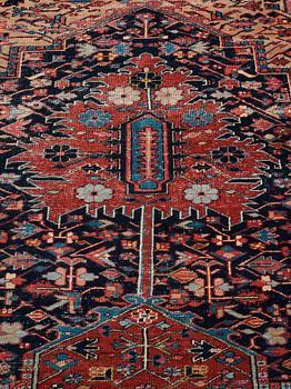 A carpet, a semi-antique West Persian, ca 466,5-470,5 x 334,5-350 cm.