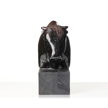Ulla & Gustav Kraitz, a stoneware sculpture of a bull, Förslöv, Sweden.