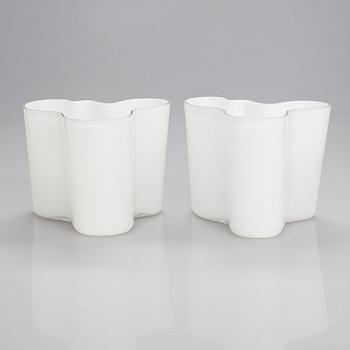 Alvar Aalto, vaser, 2 st, modell 3030, signerade Alvar AAlto.