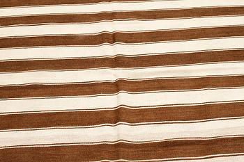 A KILIM VERAMIN RUG, 205 x 168 cm.