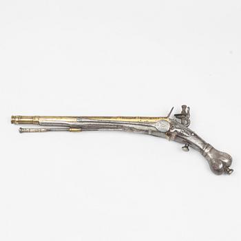 A Scottish flintlock pistol, end of the 17th century.