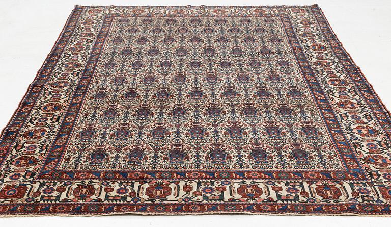 An oriental rug, c. 290 x 205 cm.