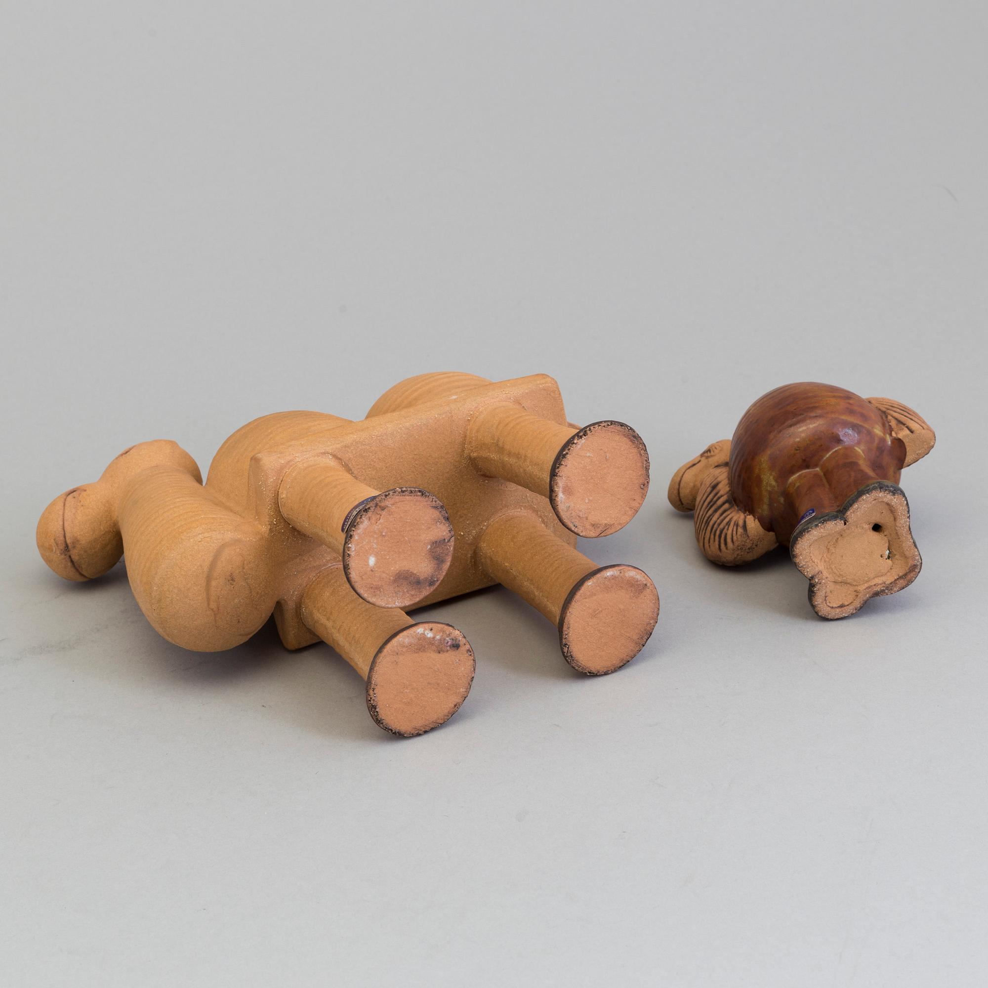 LISA LARSON, figurin, stengods, "Kamel" ur serien "Jura" samt "Dromedar" ur serien "Menagerie", Gustavsberg.