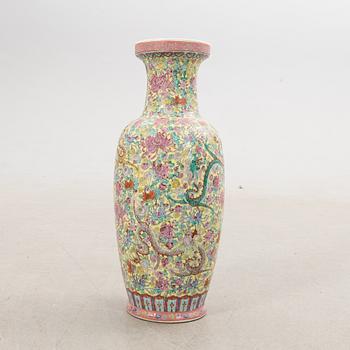 Golvvas Kina 1900-tal porslin.