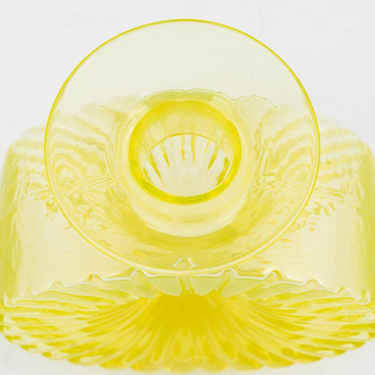 Helena Tynell, flaska, "Solflaskan" Riihimäen Lasi Oy. I produktion 1964-1974.