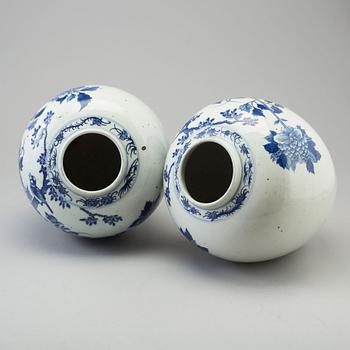 A large pair of blue and white porcelain jars, Qing dynasty, 19th century.