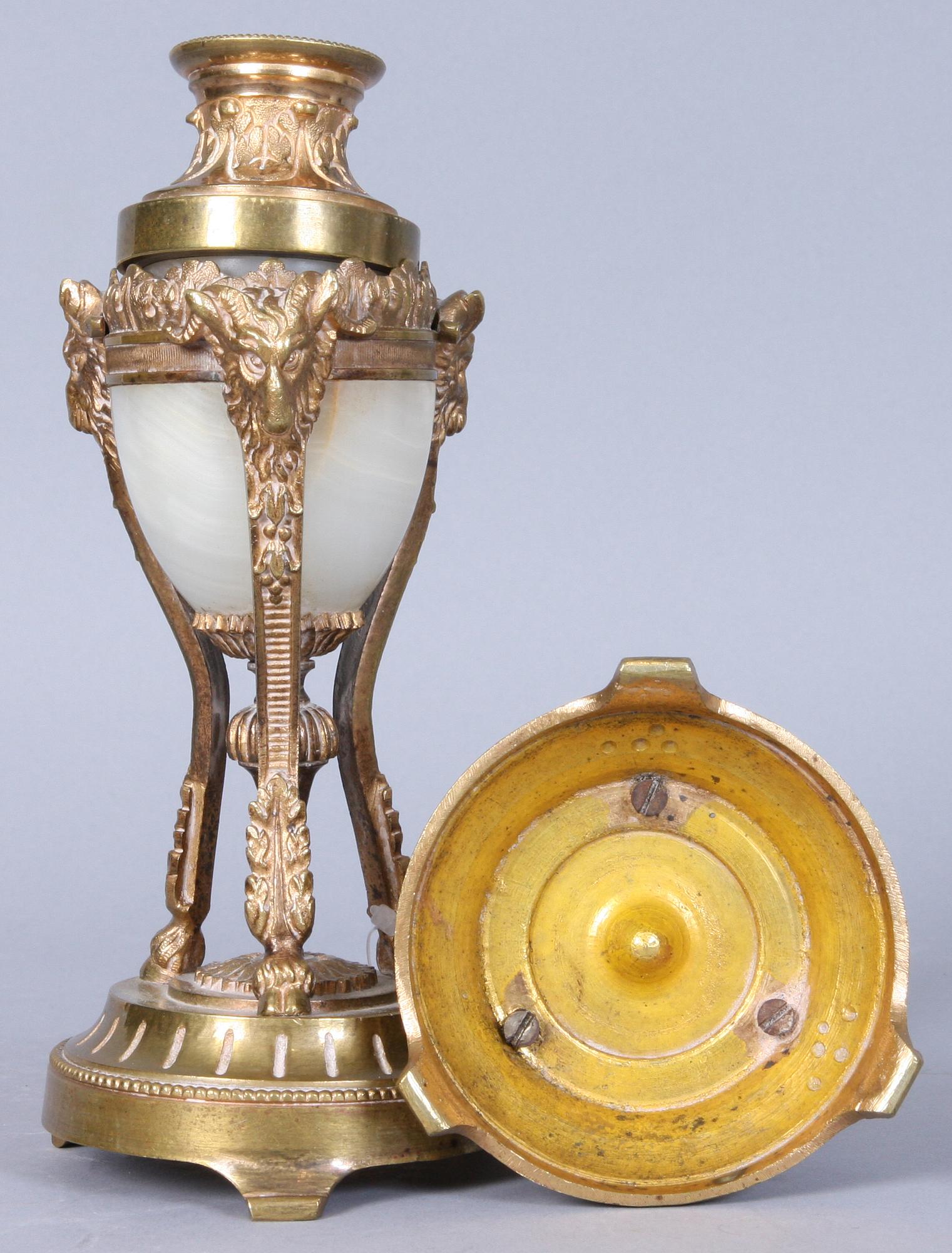 CASOLETTER, ett par, gulmetall samt alabaster, empirestil, 1900-tal.