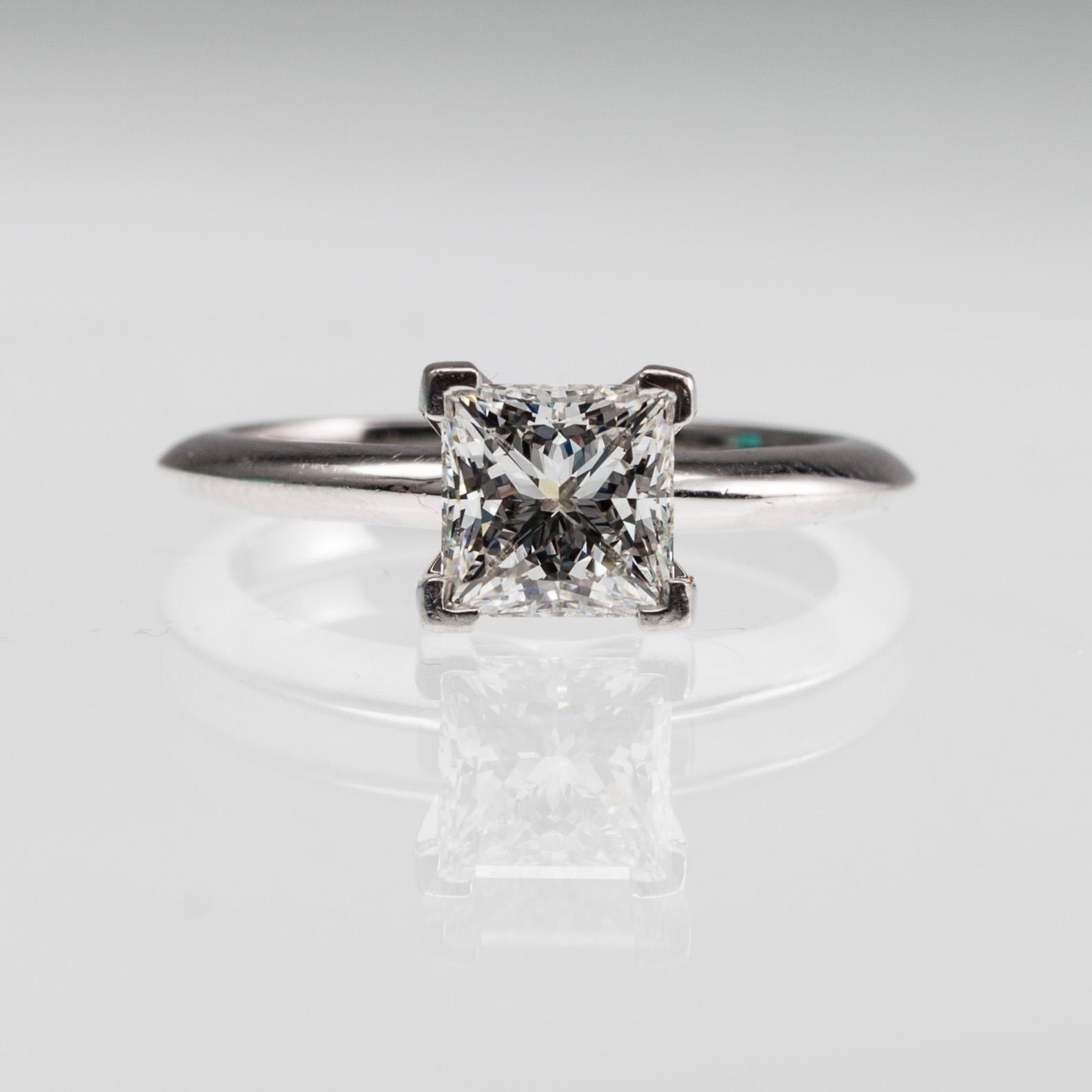 RING, prinsesslipad diamant 1.14 ct. G/vvs1, platina. Tiffany 2011. Storlek 15,5, vikt 4,4 g.