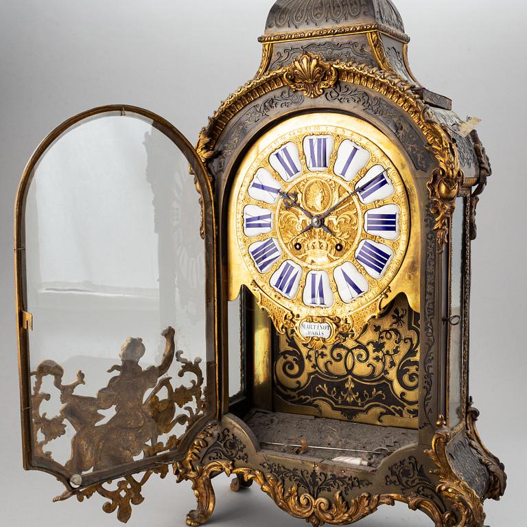 A French mantle clock, 19th century.