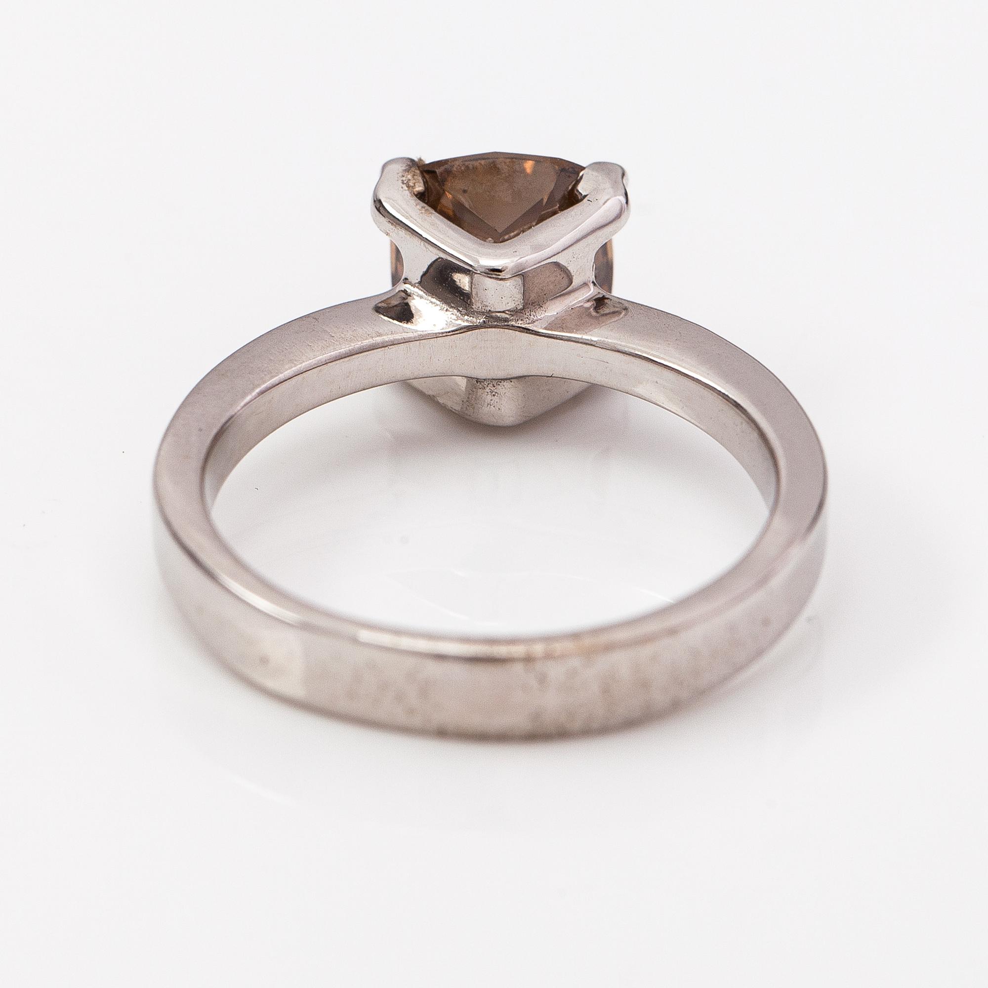 An 18K white gold ring with a ca. 2.03 ct cushion-cut diamond according to GIA certificate.