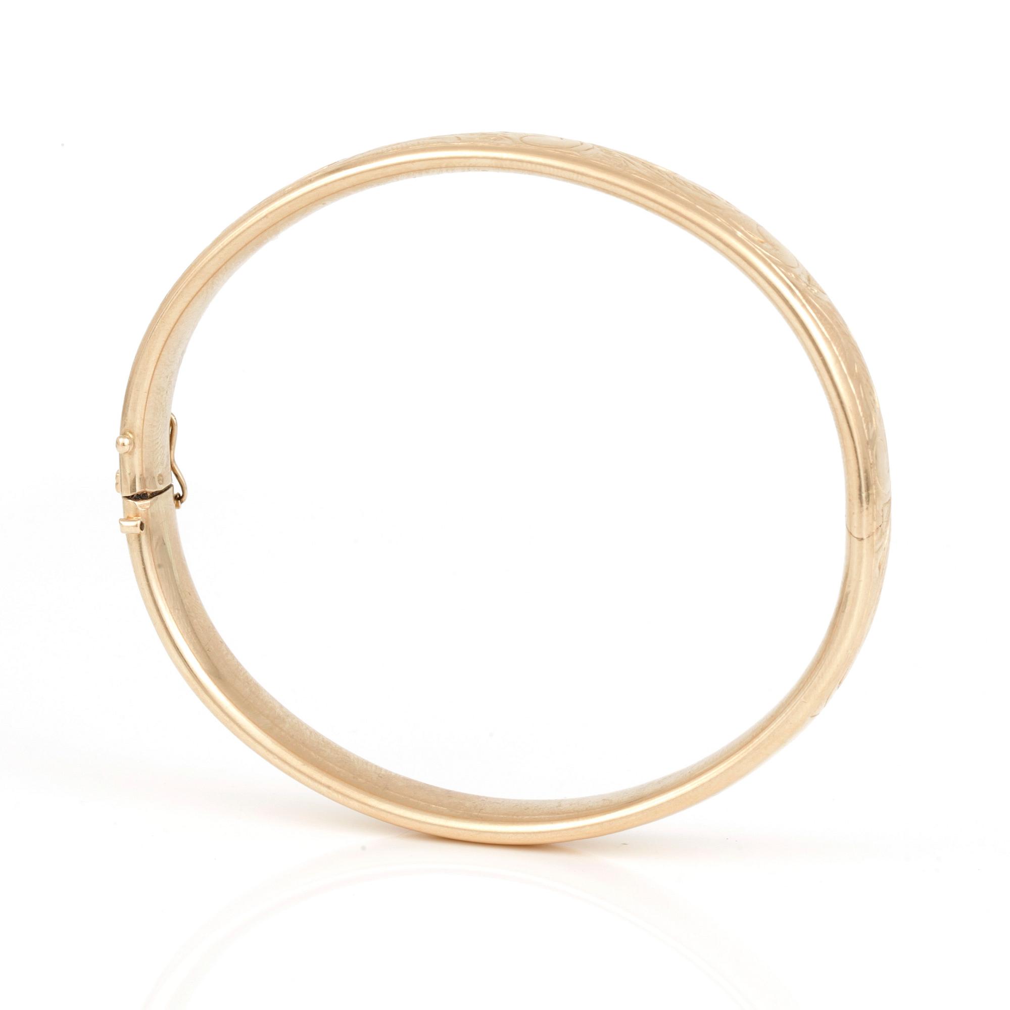 ARMRING med graverad dekor.