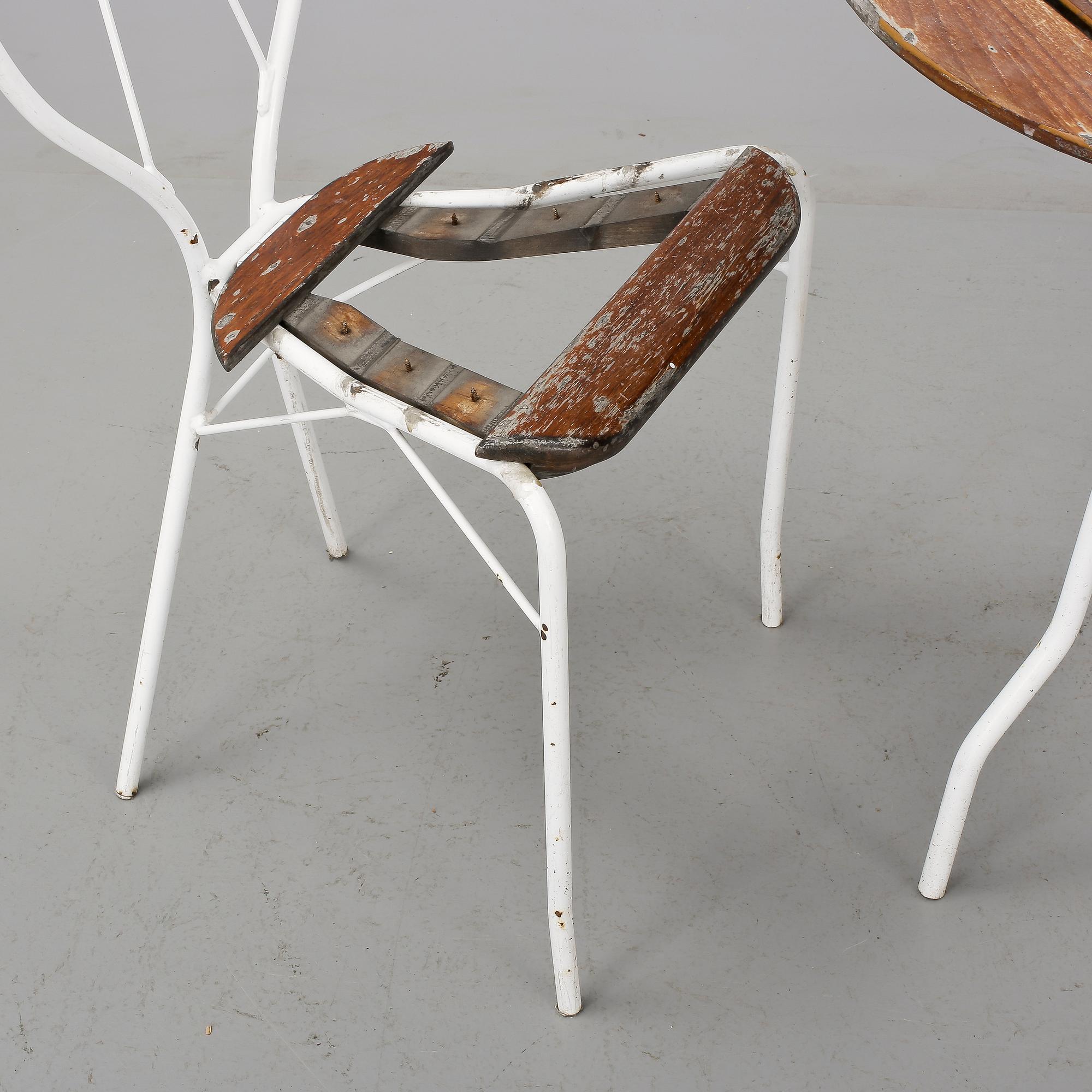 TRÄDGÅRDSGRUPP, 3 st, "Pia" Tore Ahlsén, Gärsnäs, formgivna 1942.