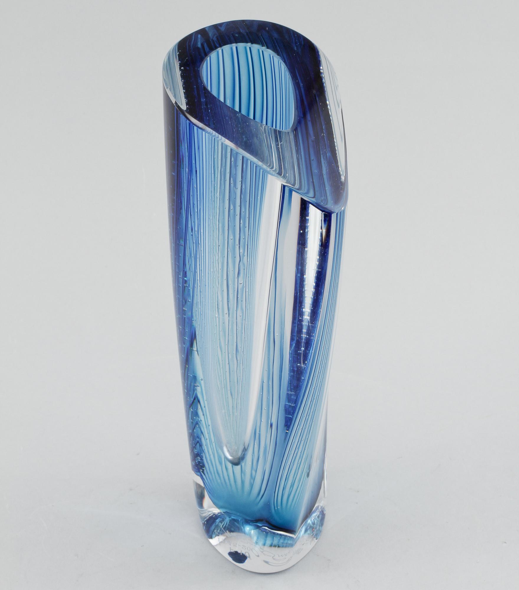 VAS, glas, Göran Wärff, Kosta Boda, signerad, 1900-tal.