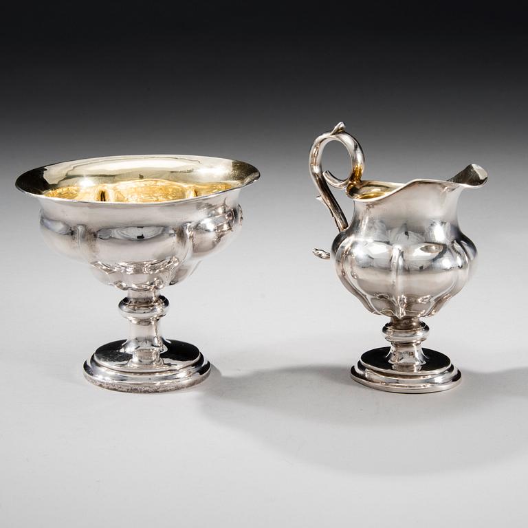 SOCKERSKÅL OCH MJÖLKKANNA, silver, Karl Gideon Hassel, Nykarleby, 1886, totalvikt 505 g.