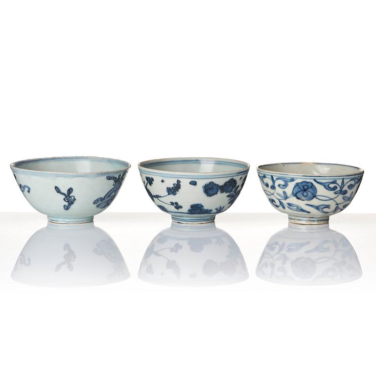 A set of five blue and white bowls, Ming dynasty (1368-1644).