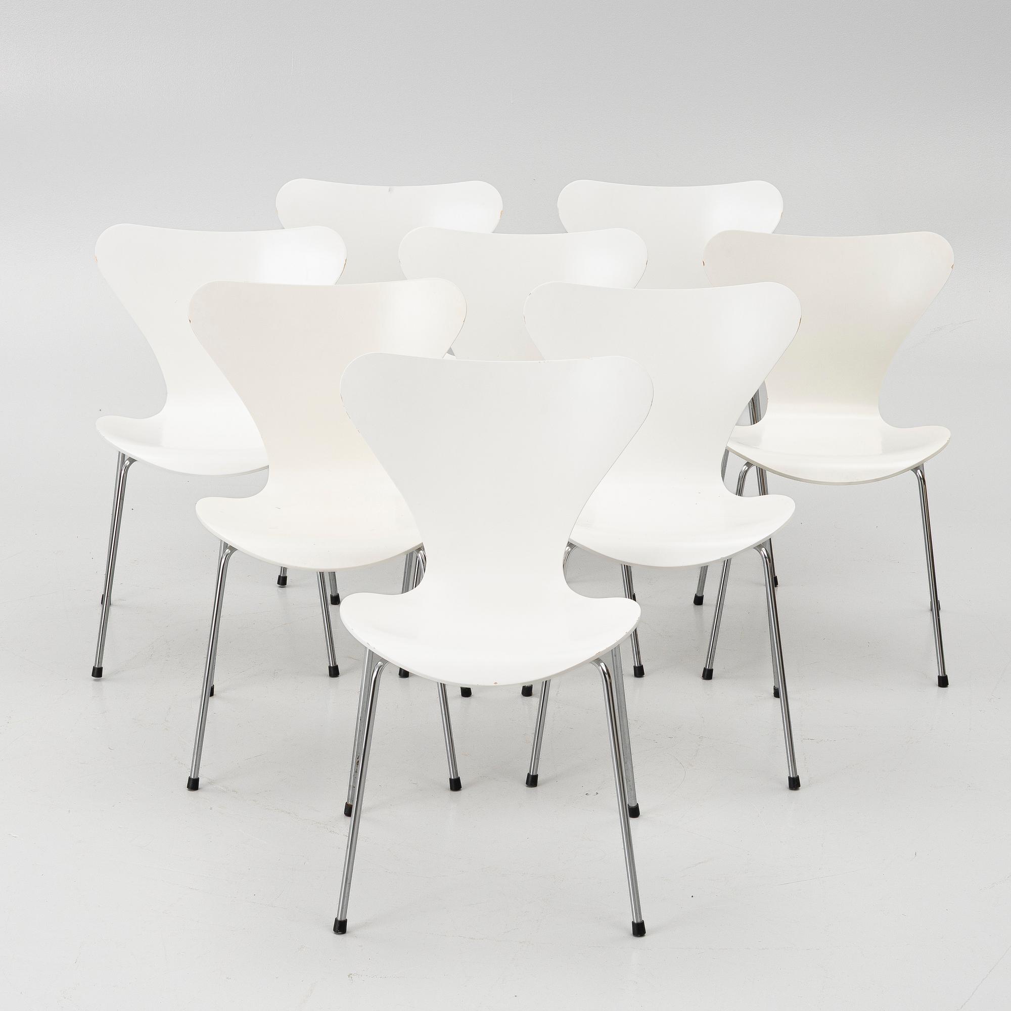 Arne Jacobsen, A set of  8 chairs, "The Seven", Fritz Hansen, Denmark, 1997 and 2005.