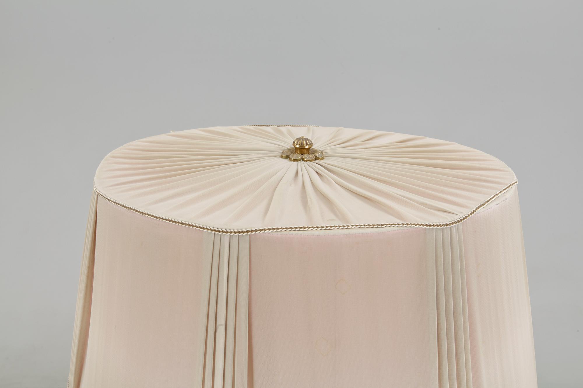 GOLVLAMPA, omkring sekelskiftet 1900.