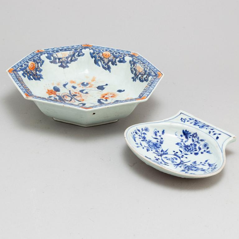 A large imari serving bowl and a blue and white export butter dish,