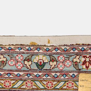 Matta, orientalisk, silke. Ca 273 x 185 cm.