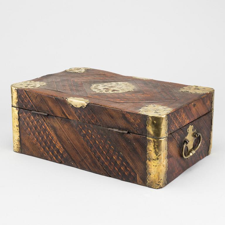 19TH CENTURY EUROPEAN BOX.