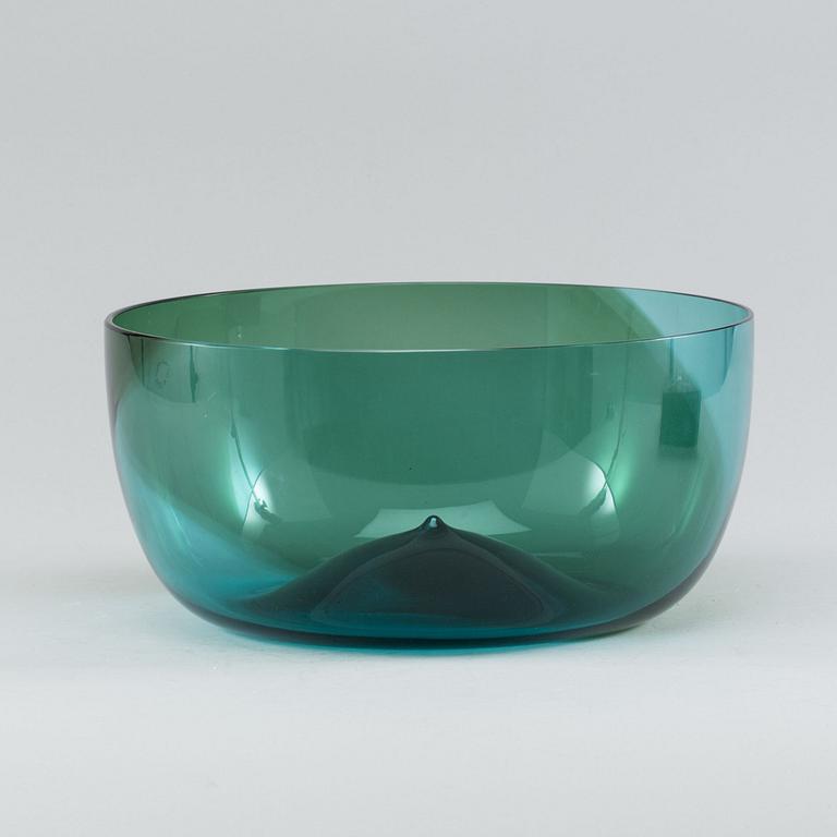 A TAPIO WIRKKALA GLASS BOWL, Venini 1991.