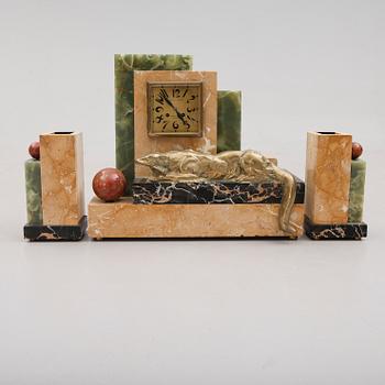 BORDSGARNITYR, 3 delar, marmor och onyx, art déco, 1900-talets första hälft.